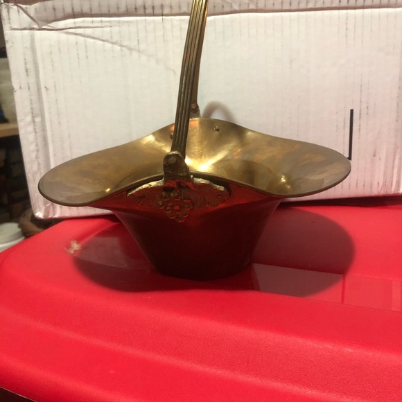 Vintage brass Metal Basket with Grape Motif. Made in India -preloved - Picture 7 of 7